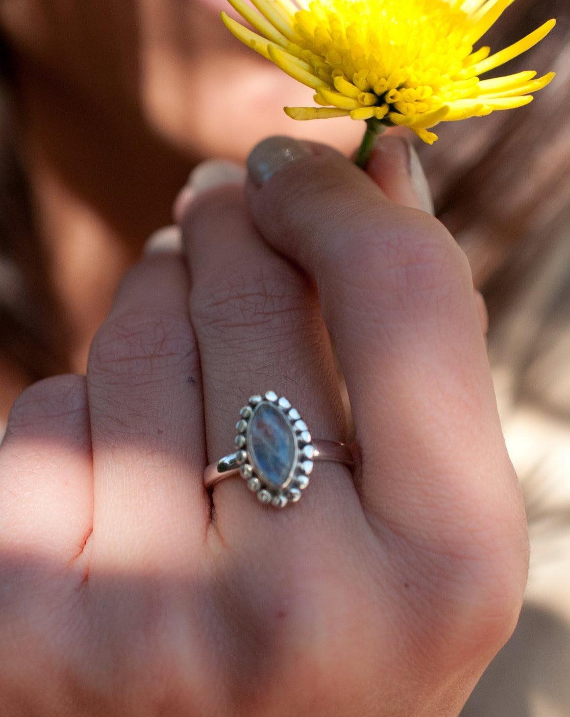 14.5号) Man in the Moon ringレインボームーンストーン