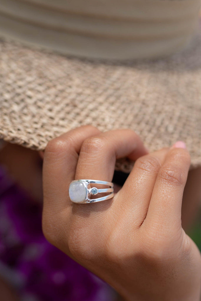 Stunning 925 Sterling Silver Moonstone shops BlueTopaz Ring