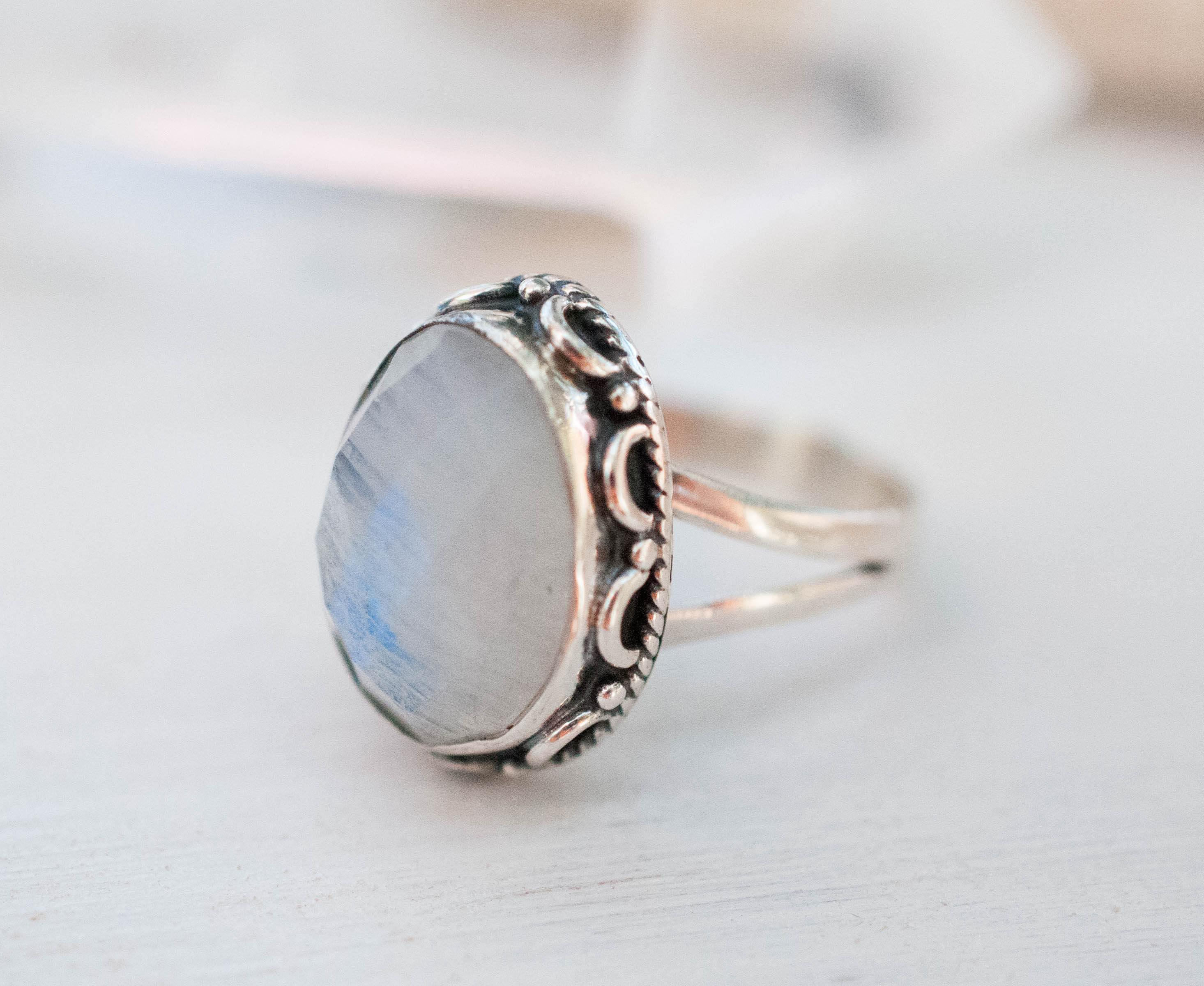 Moonstone Ring ~ Sterling Silver 925 ~ MR092 - Maresia Jewelry