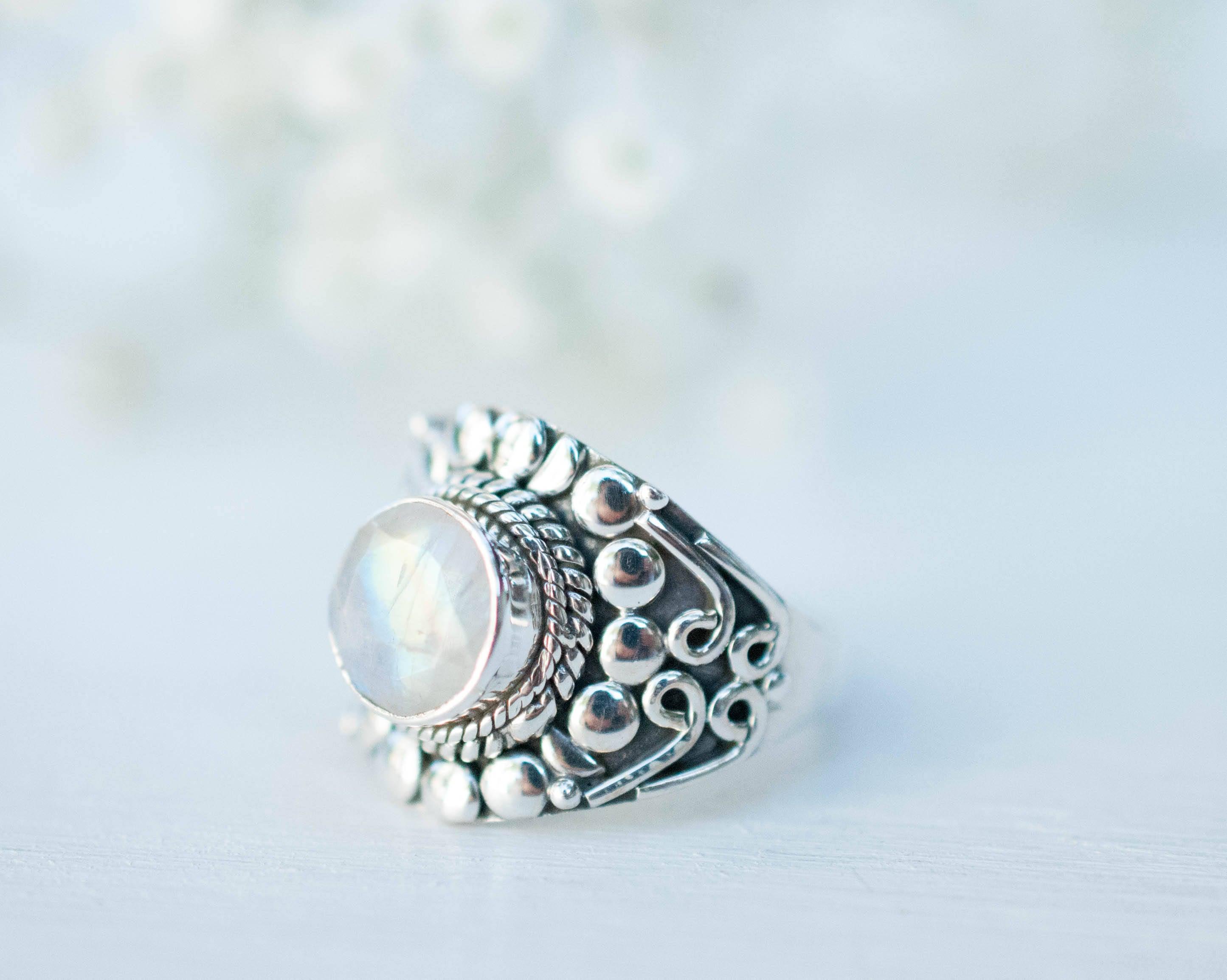 Moonstone Ring ~ Sterling Silver 925 ~MR104A - Maresia Jewelry
