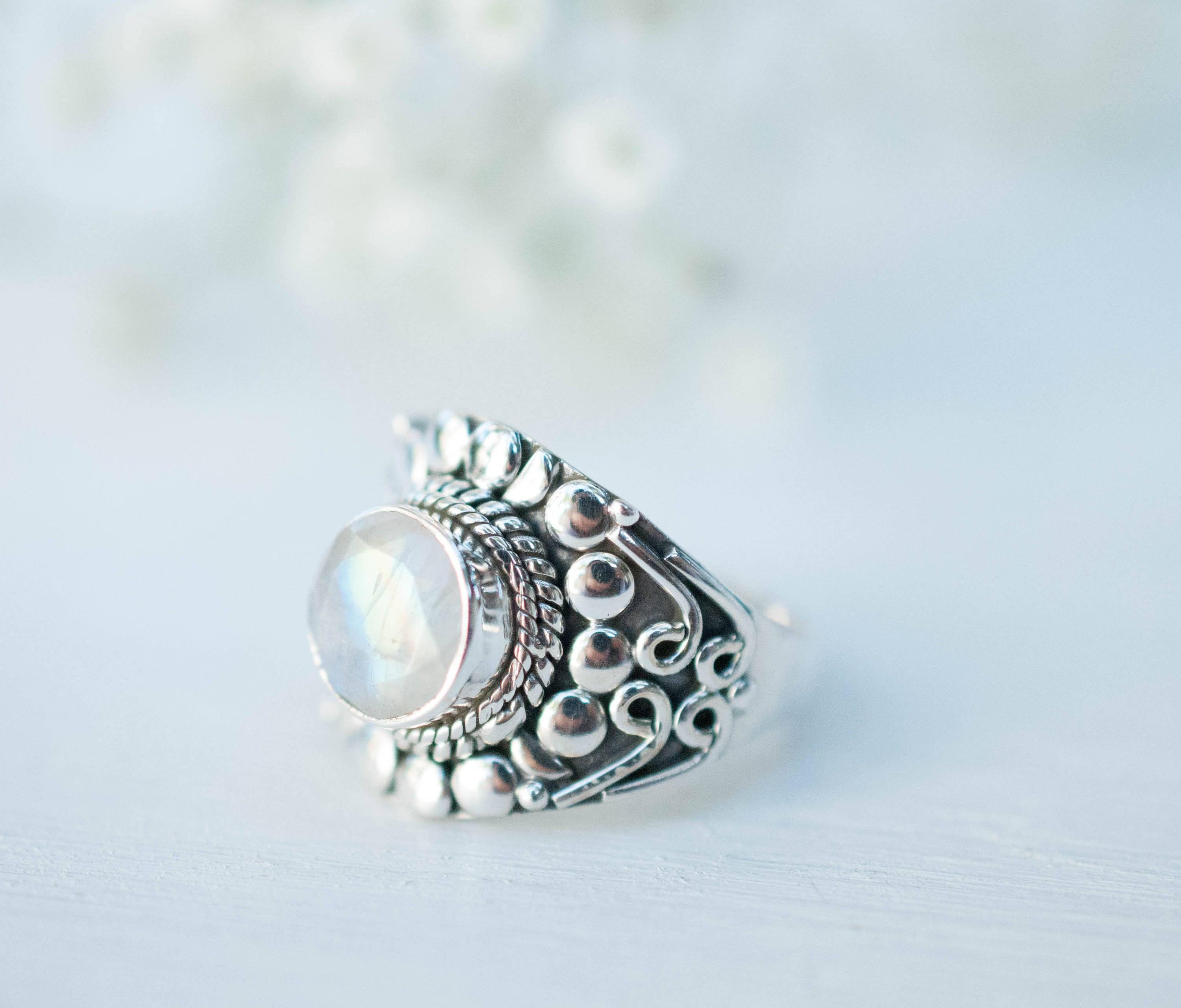 Moonstone Ring ~ Sterling Silver 925 ~MR104A - Maresia Jewelry