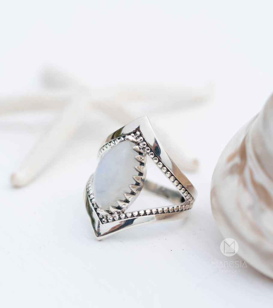 Stunning 925 Sterling Silver deals Moonstone Ring