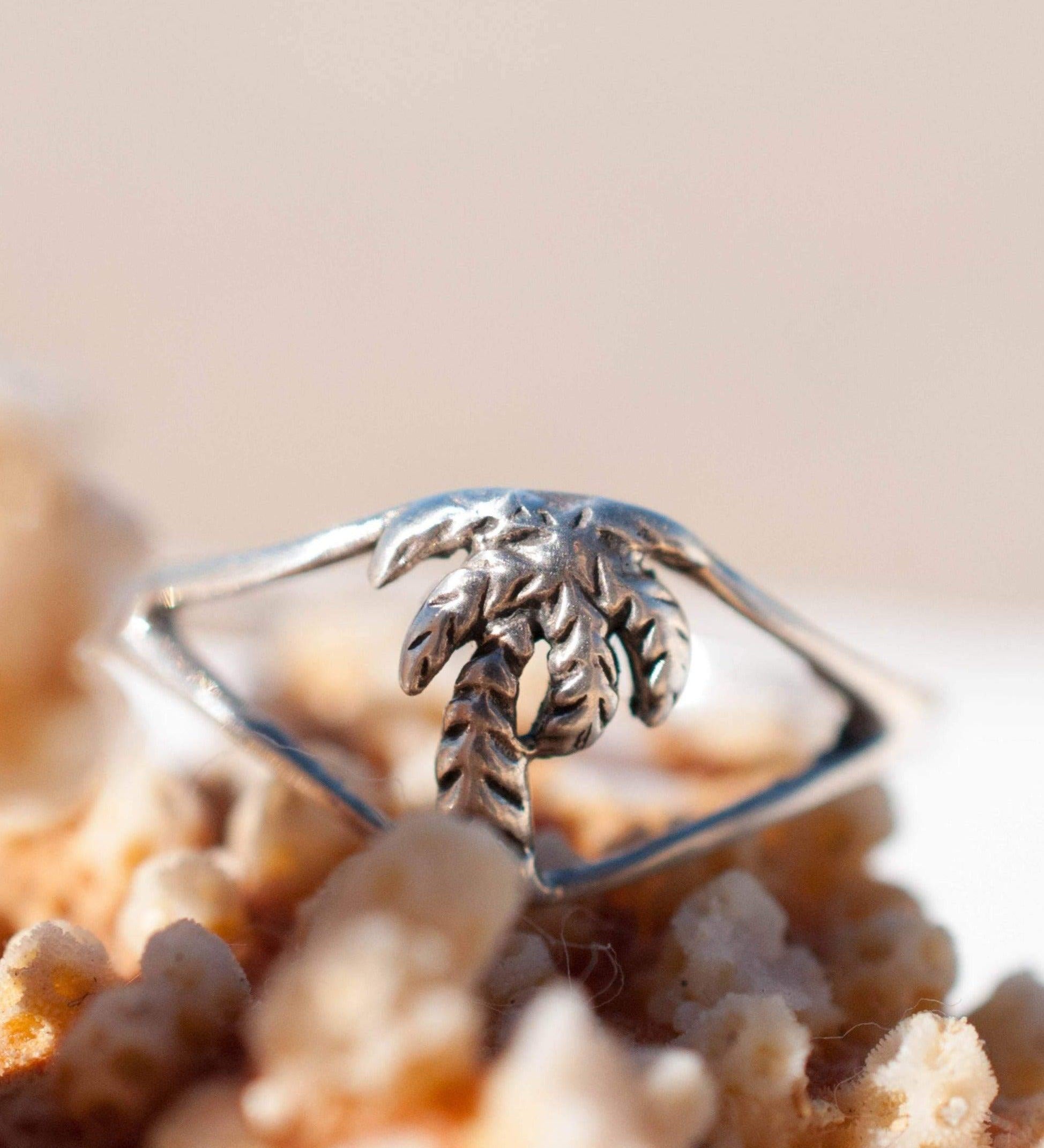 Palm Tree Ring ~ Sterling Silver 925 ~ Jewelry ~ Thin Band ~ Basic ~ Casual ~ Everyday ~ Bohemian ~ Hippie ~Boho ~California~ MR244