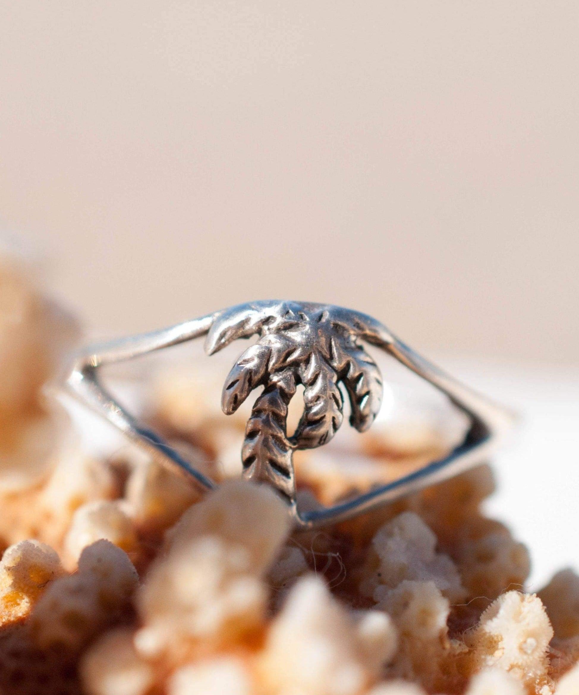 Palm Tree Ring ~ Sterling Silver 925 ~ Jewelry ~ Thin Band ~ Basic ~ Casual ~ Everyday ~ Bohemian ~ Hippie ~Boho ~California~ MR244