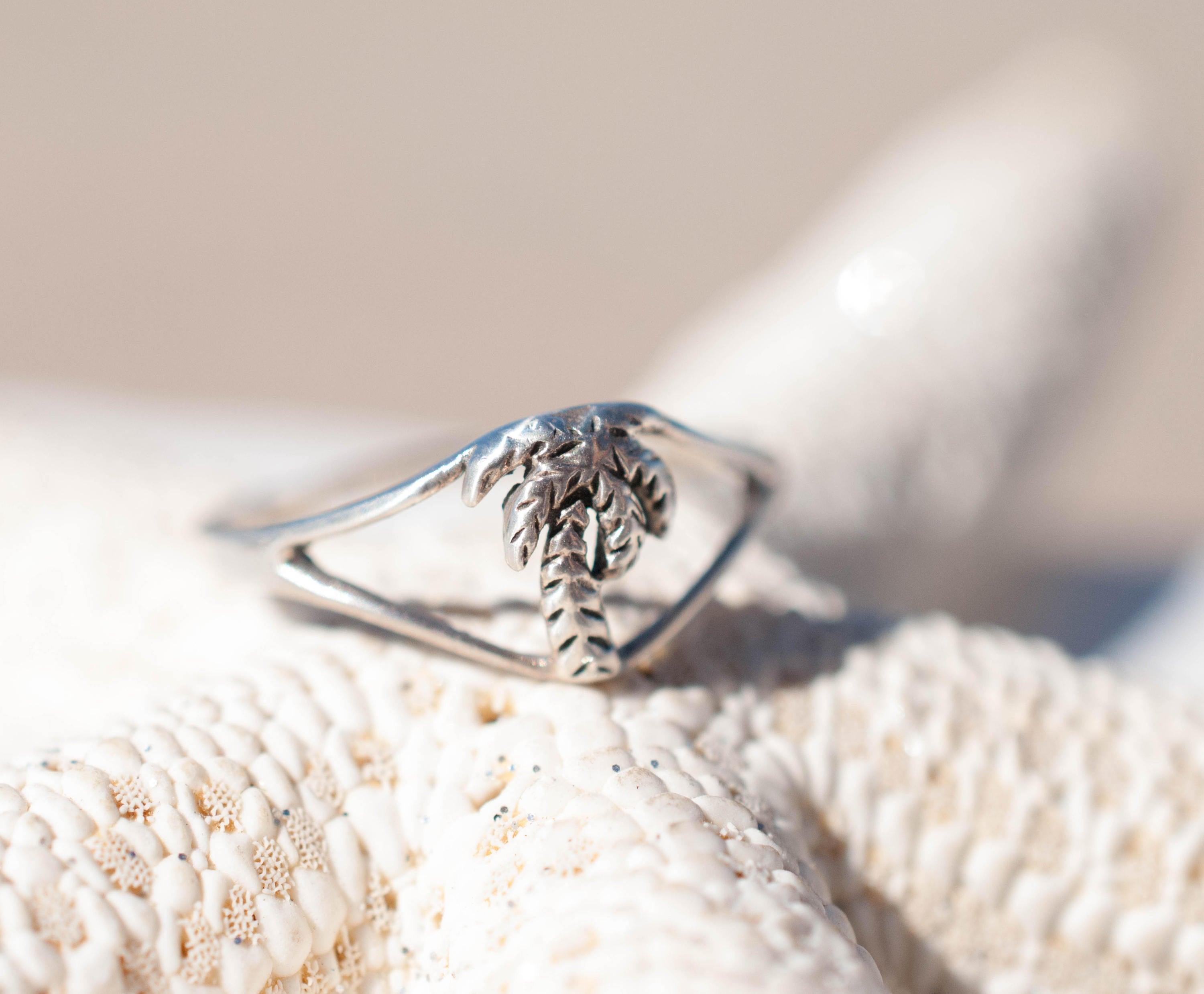 Palm Tree Ring ~ Sterling Silver 925 ~ Jewelry ~ Thin Band ~ Basic ~ Casual ~ Everyday ~ Bohemian ~ Hippie ~Boho ~California~ MR244