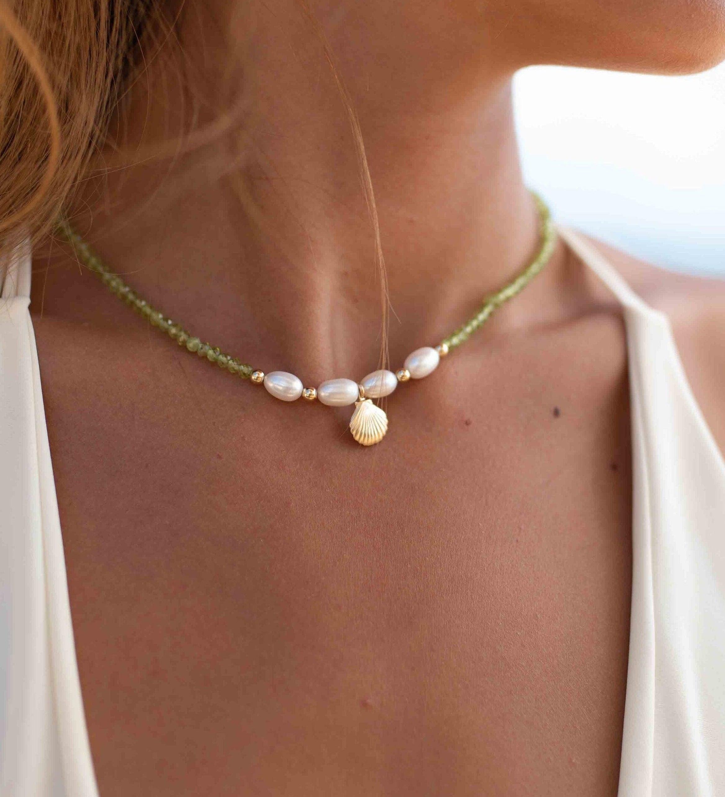 Peridot and Pearl necklace~ Sterling Silver 925 or Gold Filled ~ Choker ~ Jewelry ~ Gift For Her ~ Minimalist~ Handmade MN098
