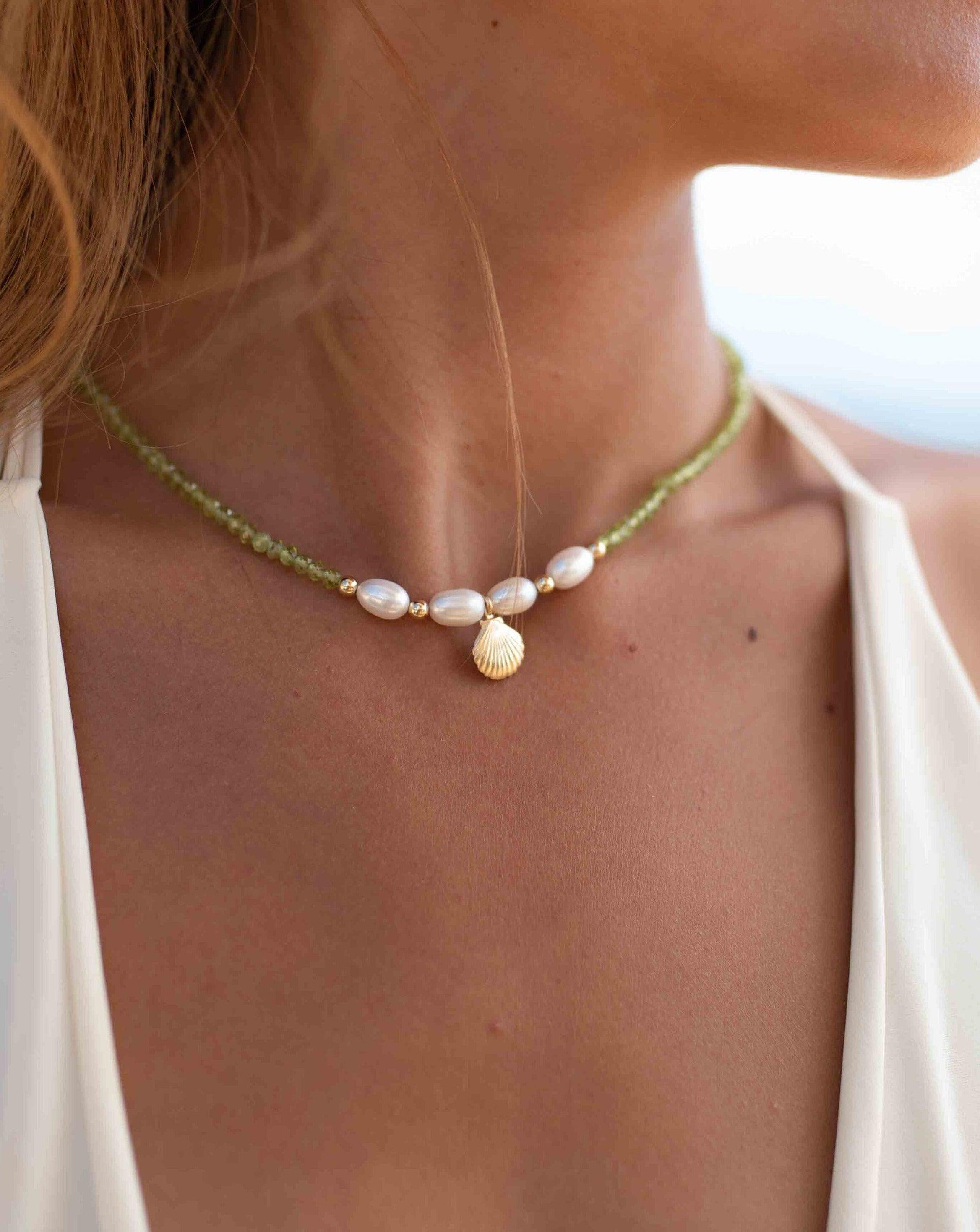 Peridot and Pearl necklace~ Sterling Silver 925 or Gold Filled ~ Choker ~ Jewelry ~ Gift For Her ~ Minimalist~ Handmade MN098