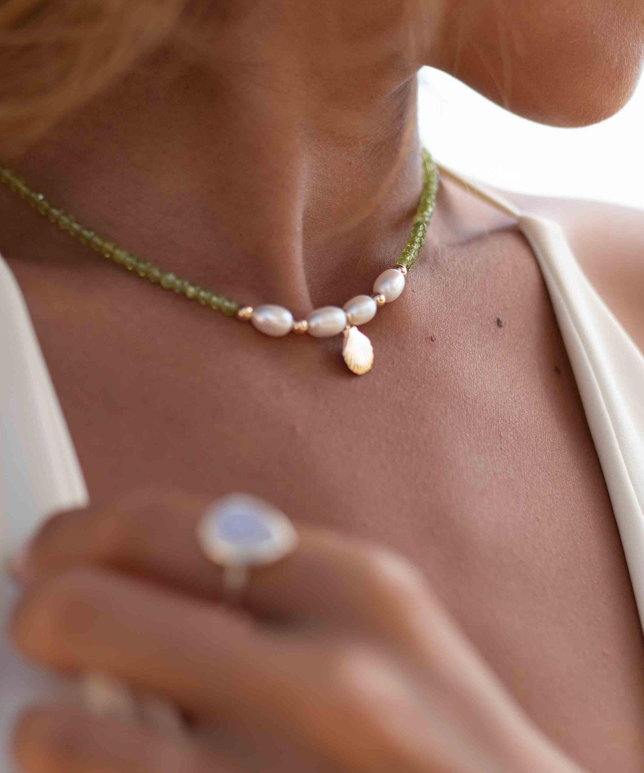 Peridot and Pearl necklace~ Sterling Silver 925 or Gold Filled ~ Choker ~ Jewelry ~ Gift For Her ~ Minimalist~ Handmade MN098