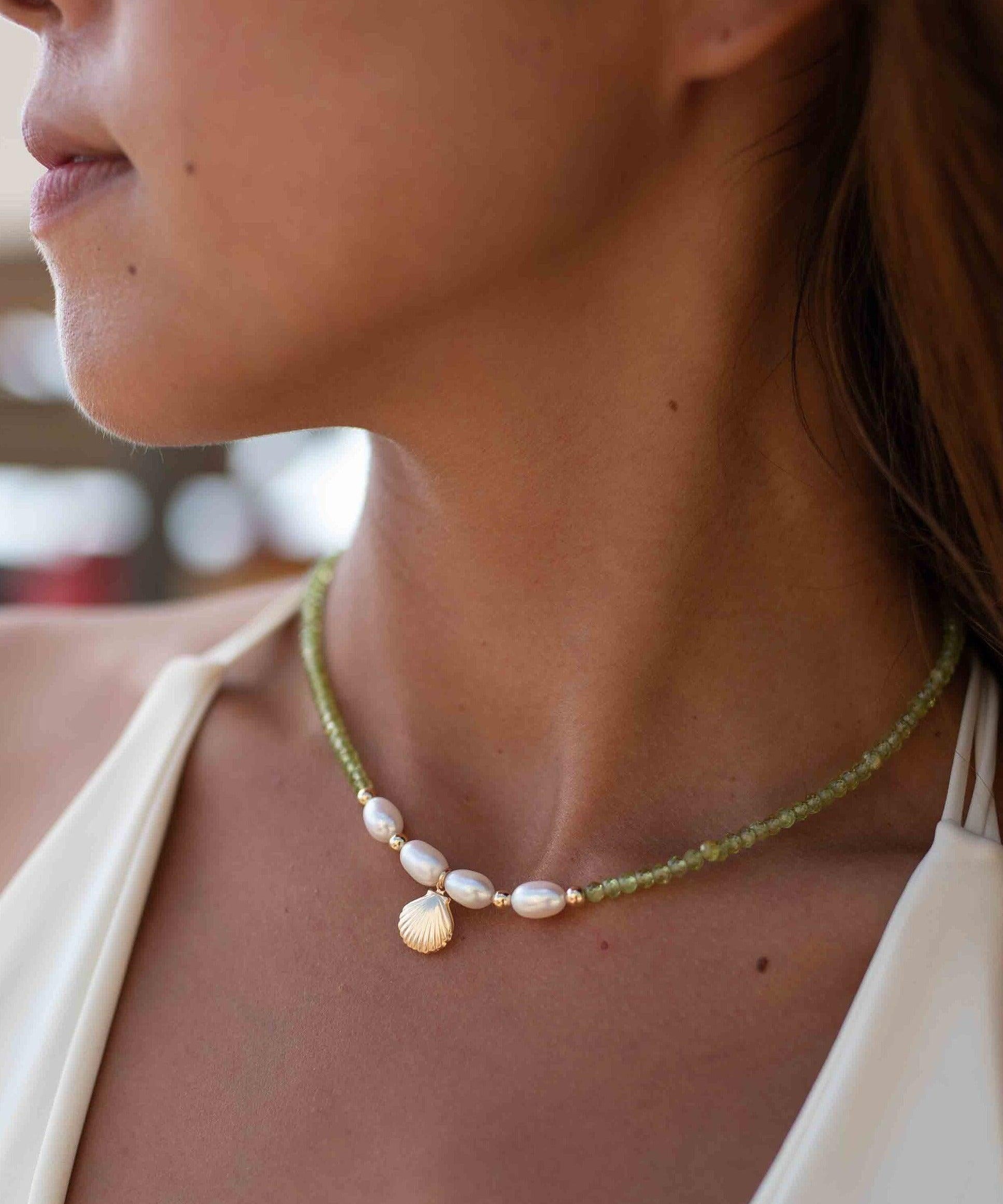 Peridot and Pearl necklace~ Sterling Silver 925 or Gold Filled ~ Choker ~ Jewelry ~ Gift For Her ~ Minimalist~ Handmade MN098