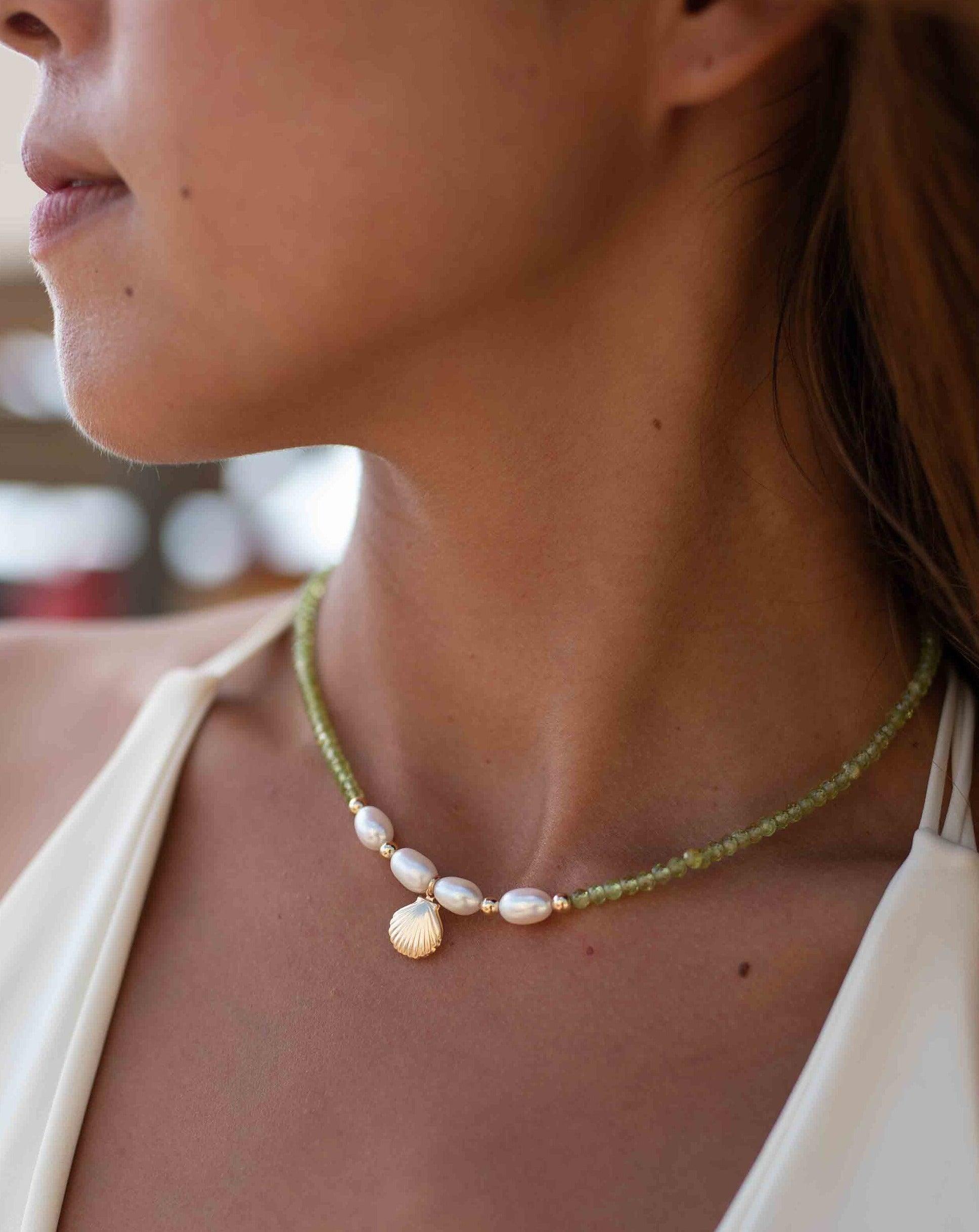 Peridot and Pearl necklace~ Sterling Silver 925 or Gold Filled ~ Choker ~ Jewelry ~ Gift For Her ~ Minimalist~ Handmade MN098