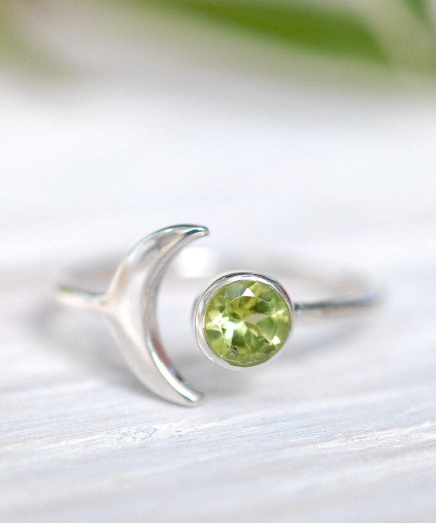 Peridot half moon Ring ~ Sterling Silver 925~  MR047 - Maresia Jewelry