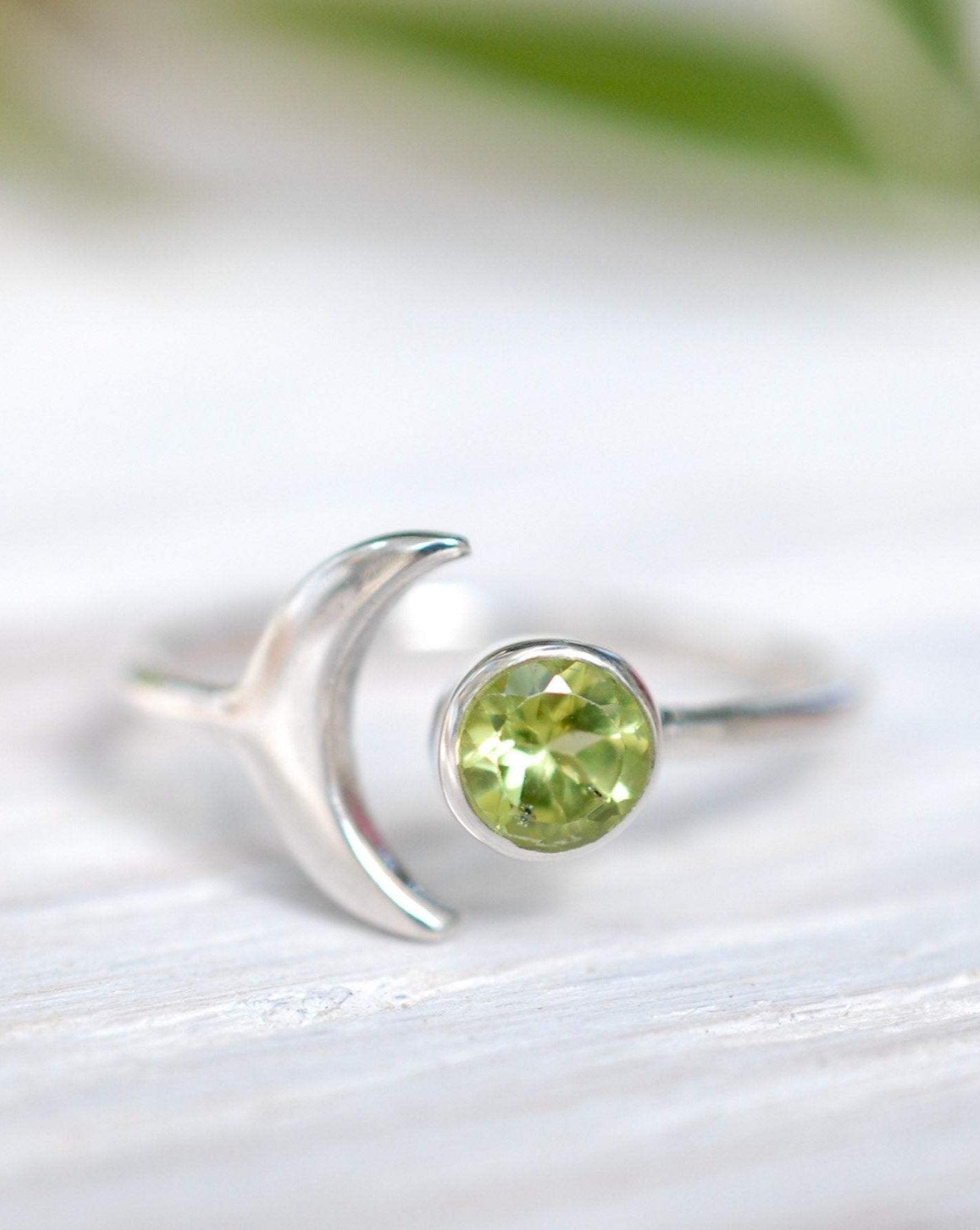 Peridot half moon Ring ~ Sterling Silver 925~  MR047 - Maresia Jewelry