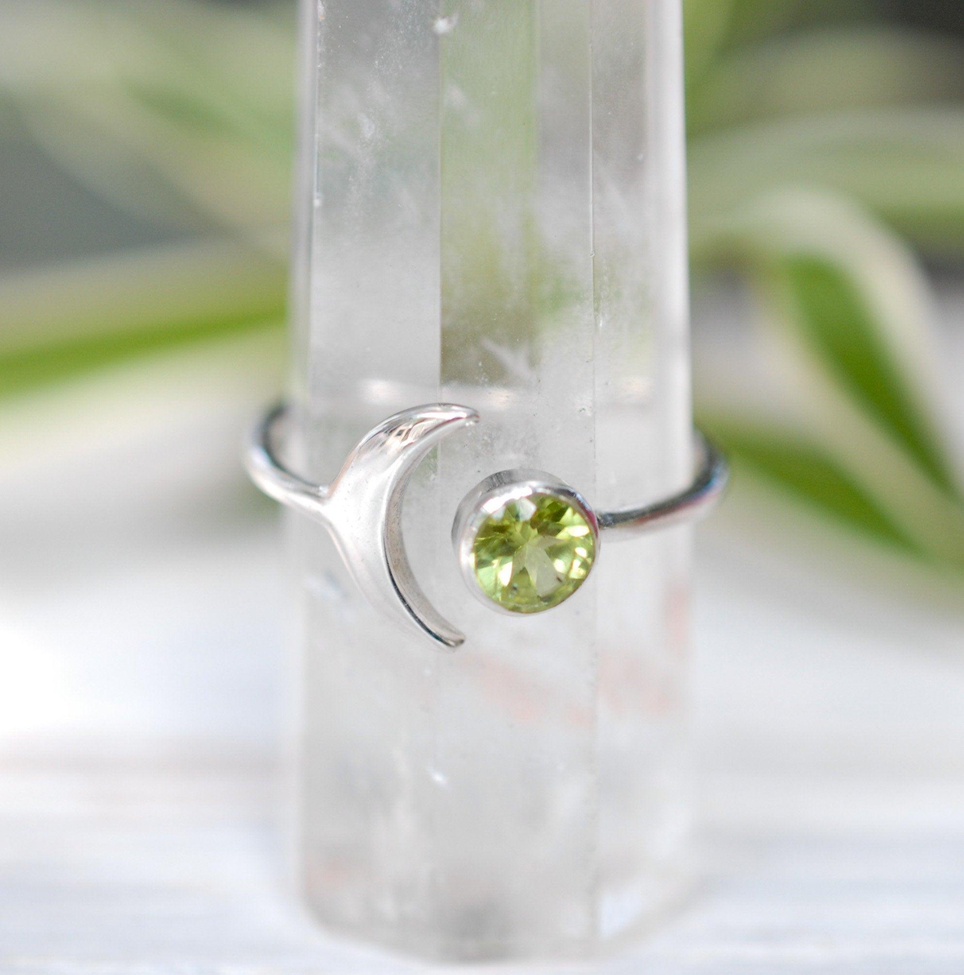 Peridot half moon Ring ~ Sterling Silver 925~  MR047 - Maresia Jewelry