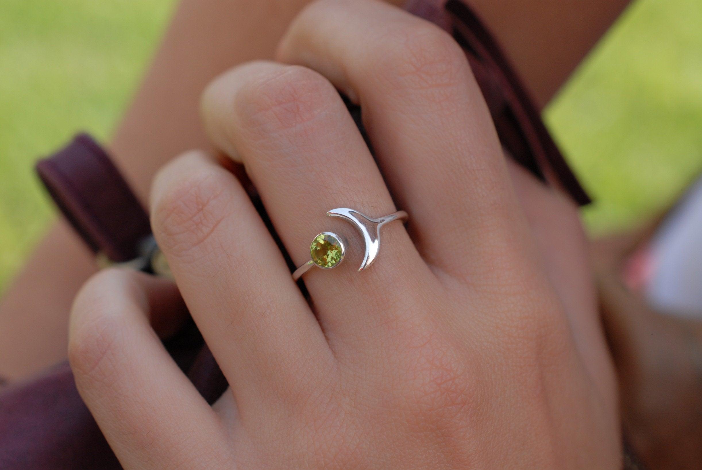 Peridot half moon Ring ~ Sterling Silver 925~  MR047 - Maresia Jewelry