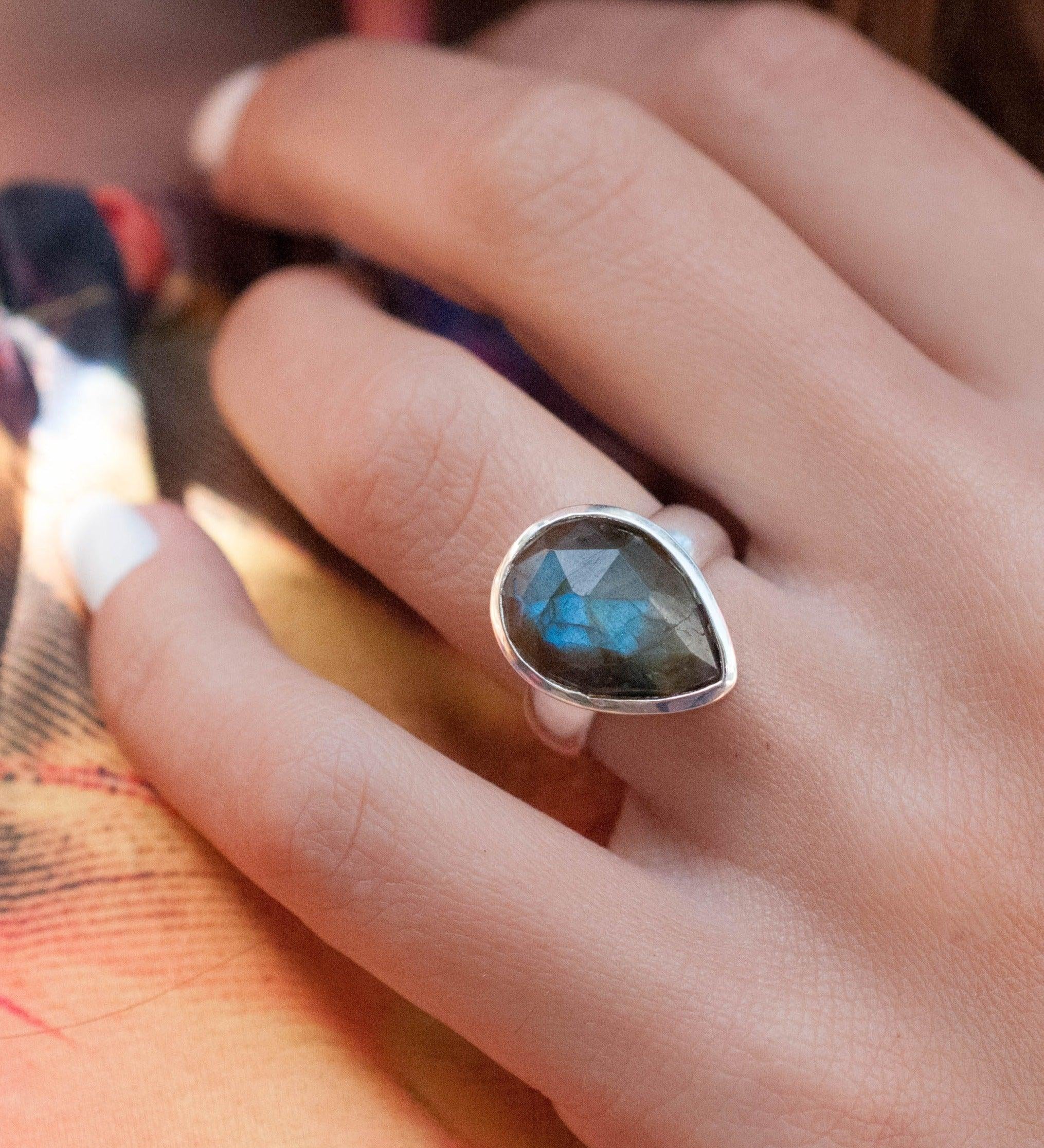 Pitangueiras Rainbow Labradorite Ring ~ Sterling Silver 925 ~MR027 - Maresia Jewelry