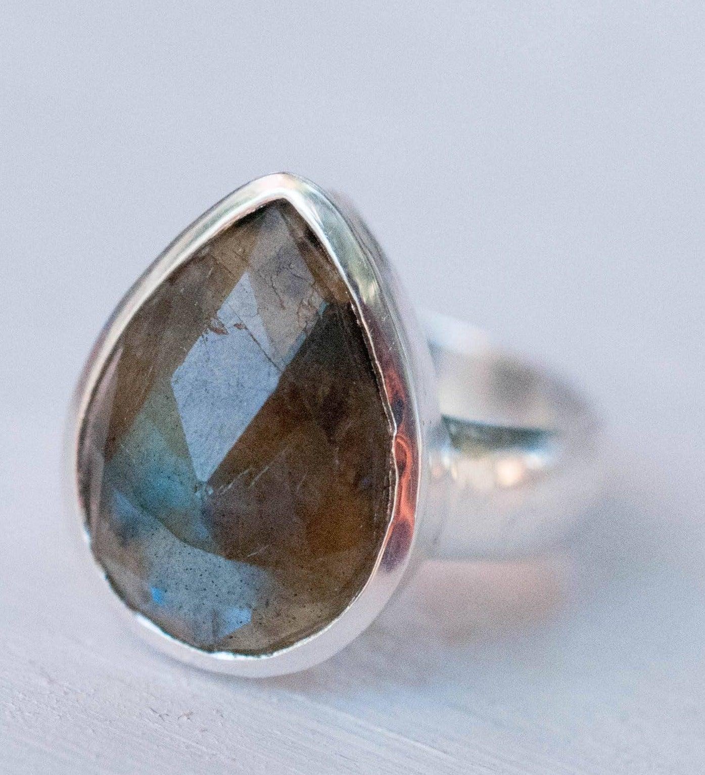 Pitangueiras Rainbow Labradorite Ring ~ Sterling Silver 925 ~MR027 - Maresia Jewelry