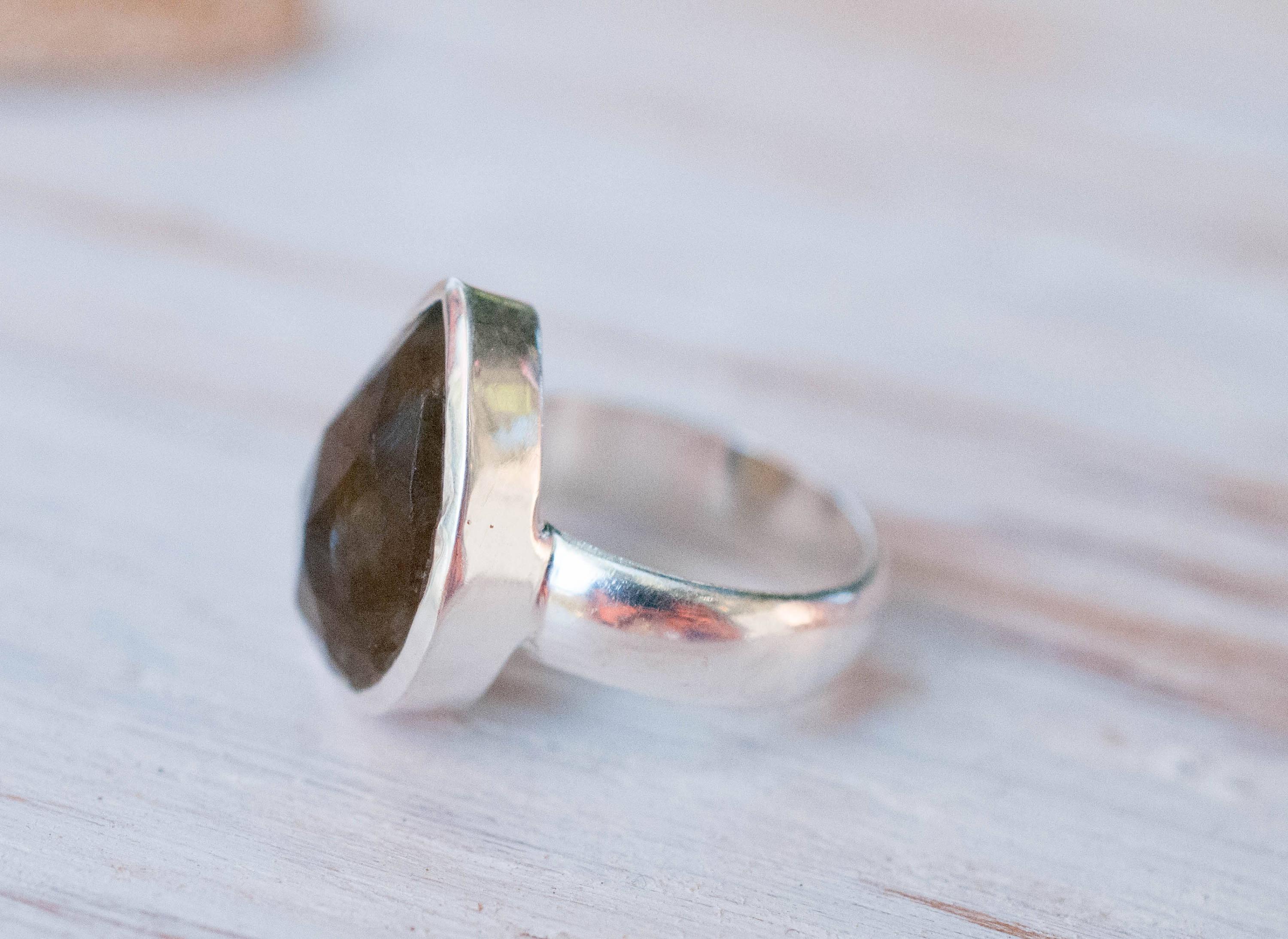 Pitangueiras Rainbow Labradorite Ring ~ Sterling Silver 925 ~MR027 - Maresia Jewelry