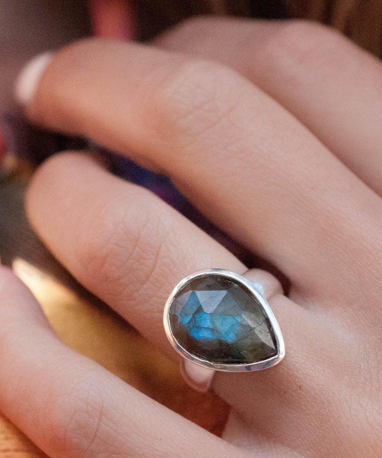 Pitangueiras Rainbow Labradorite Ring ~ Sterling Silver 925 ~MR027 - Maresia Jewelry