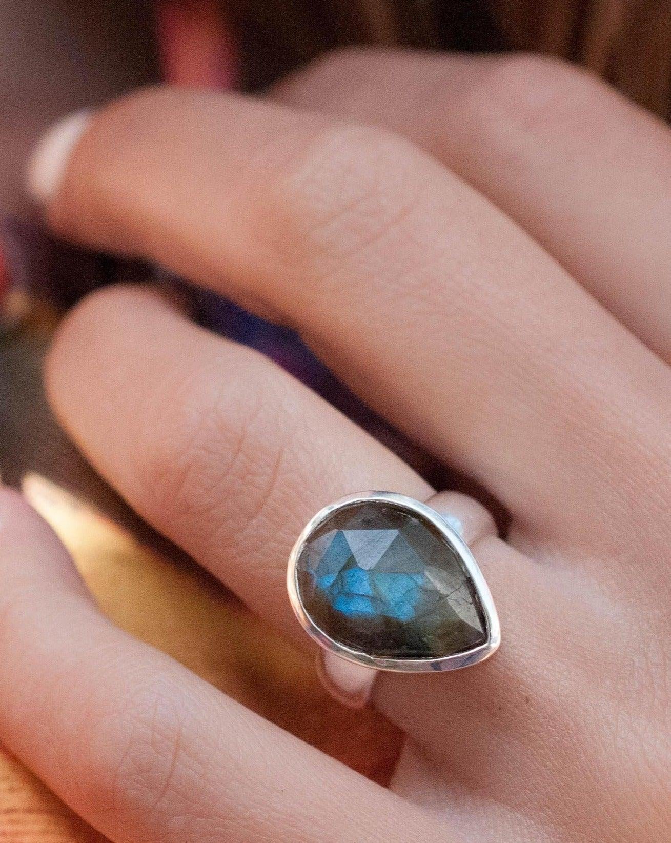 Pitangueiras Rainbow Labradorite Ring ~ Sterling Silver 925 ~MR027 - Maresia Jewelry