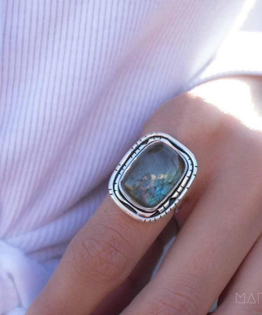 Rainbow Labradorite Rectangular Ring ~ Sterling Silver 925 ~ MR179 - Maresia Jewelry