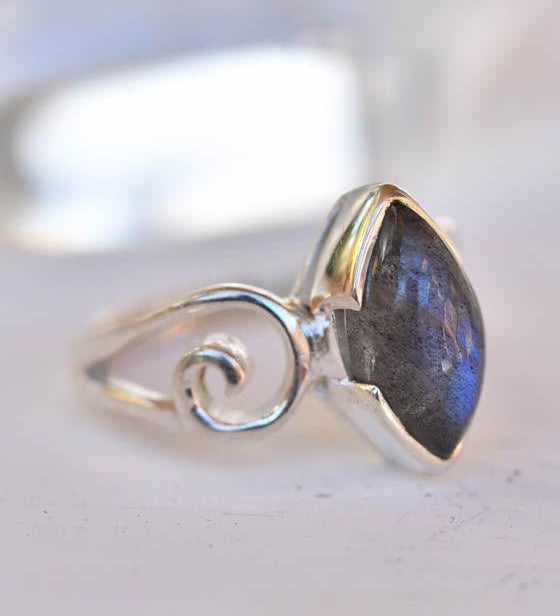 Rainbow Labradorite Ring ~Sterling Silver 925 ~ SMR165 - Maresia Jewelry