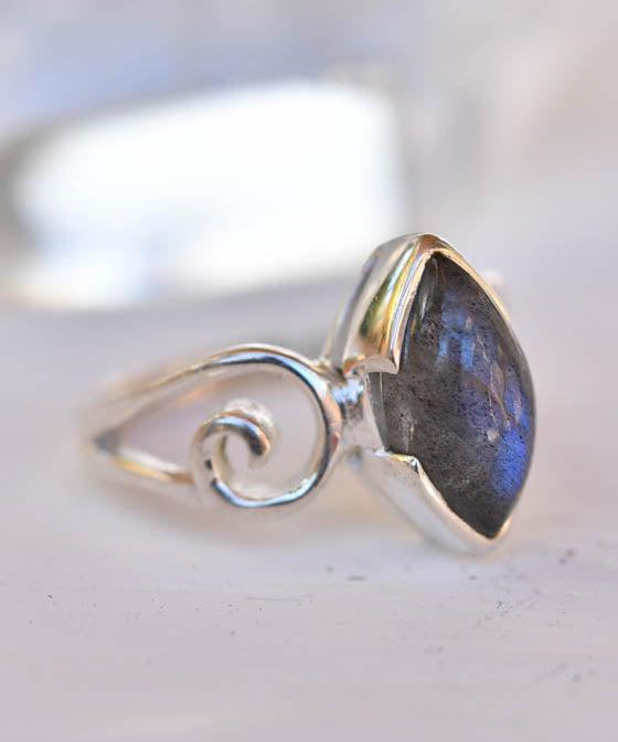Rainbow Labradorite Ring ~Sterling Silver 925 ~ SMR165 - Maresia Jewelry