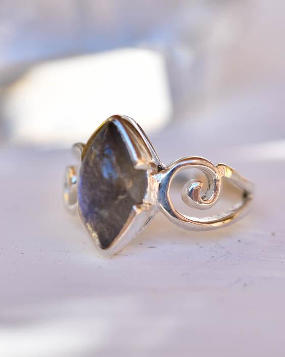 Rainbow Labradorite Ring ~Sterling Silver 925 ~ SMR165 - Maresia Jewelry