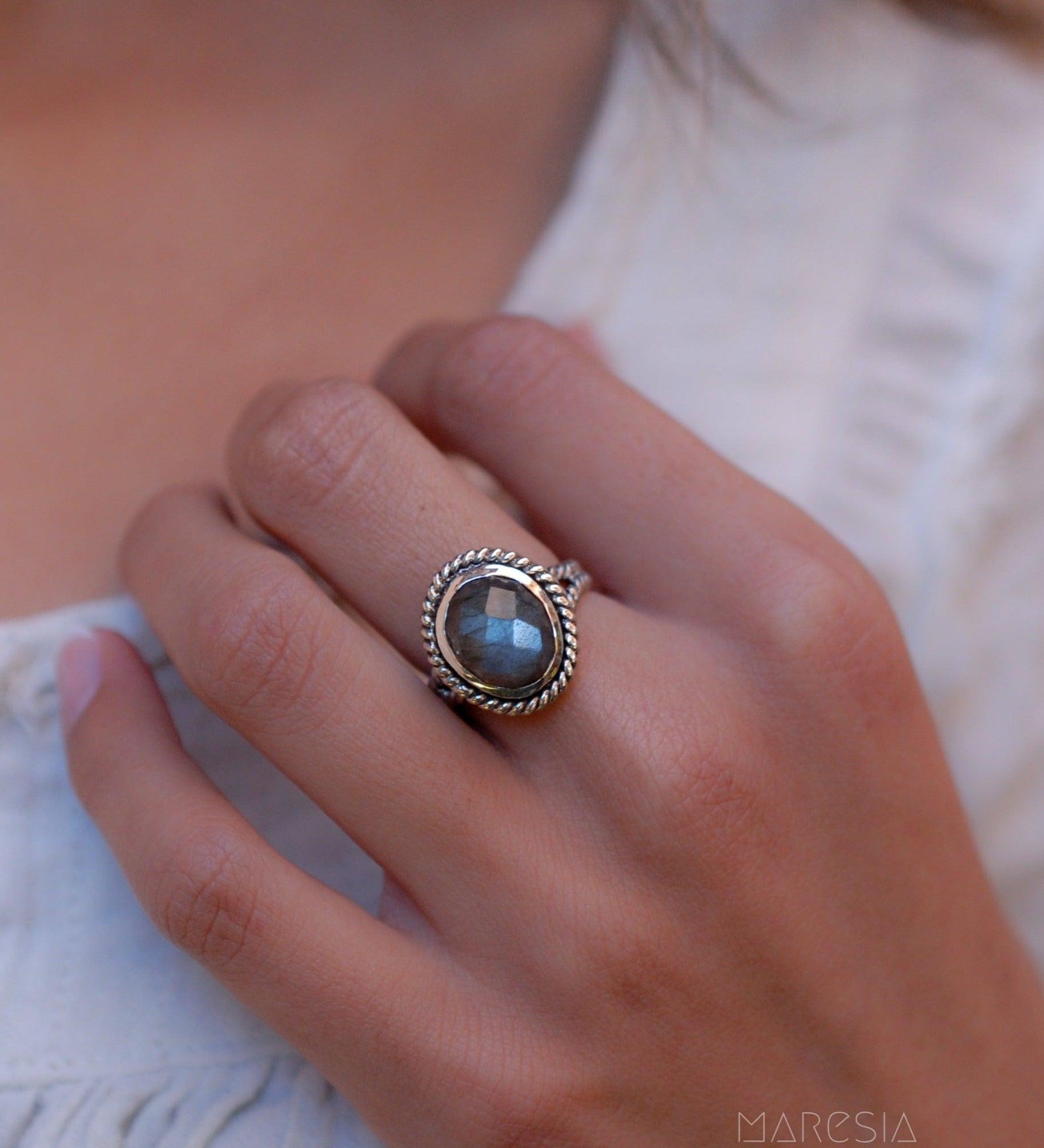 Rainbow Labradorite Round Ring ~ Sterling Silver 925 ~ MR132 - Maresia Jewelry