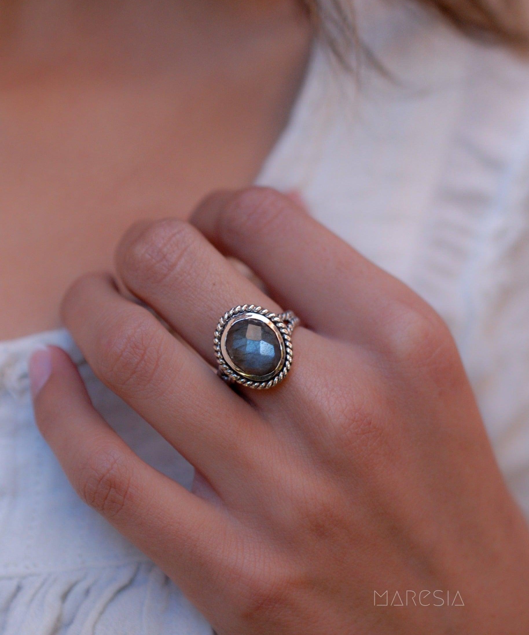 Rainbow Labradorite Round Ring ~ Sterling Silver 925 ~ MR132 - Maresia Jewelry