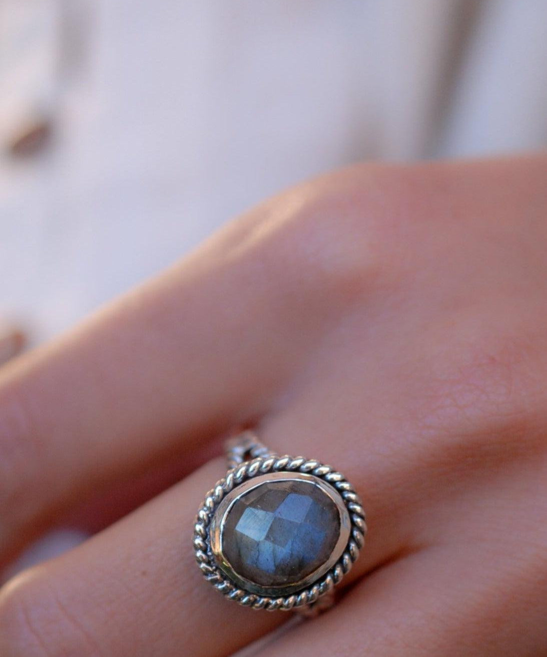 Rainbow Labradorite Round Ring ~ Sterling Silver 925 ~ MR132 - Maresia Jewelry