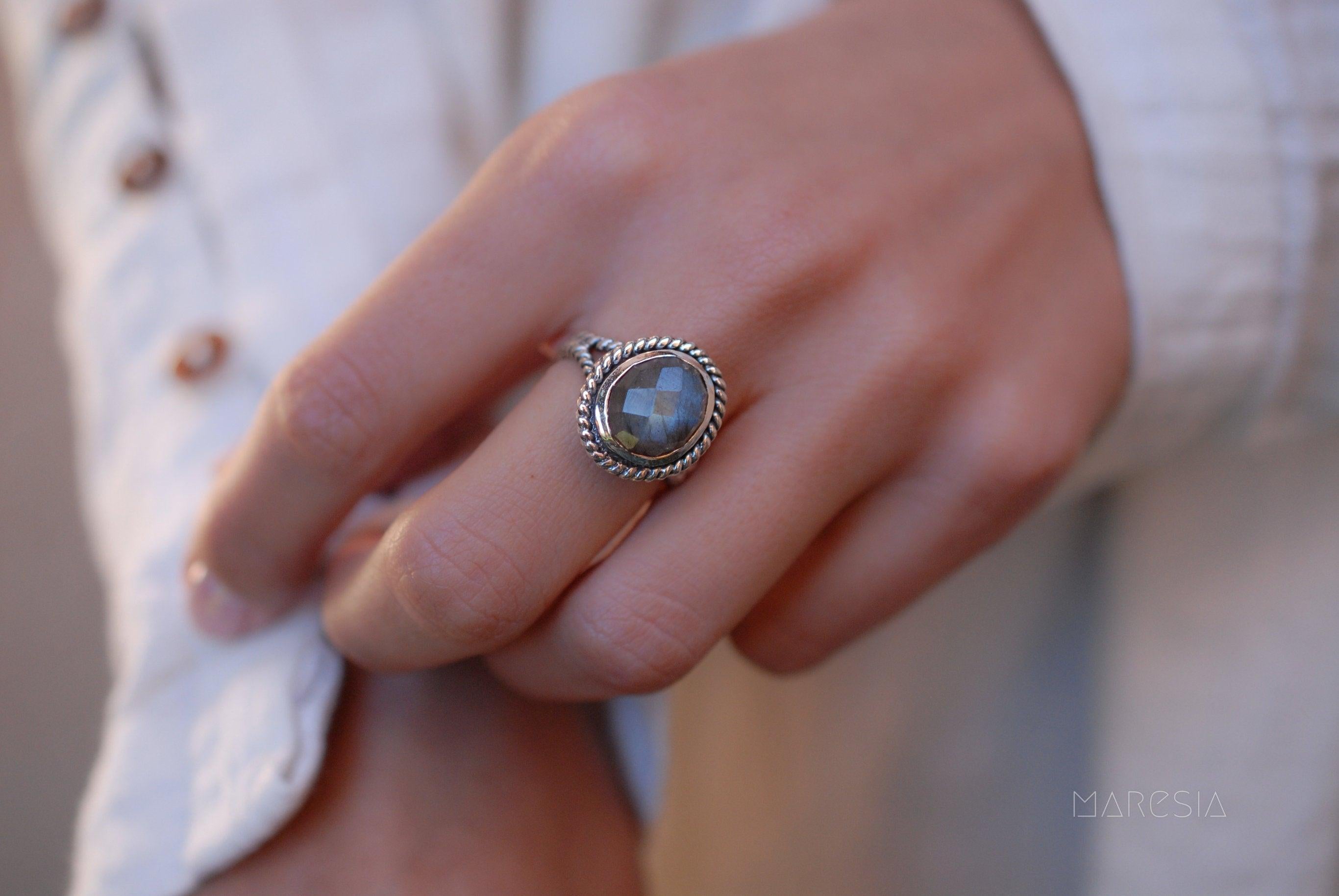 Rainbow Labradorite Round Ring ~ Sterling Silver 925 ~ MR132 - Maresia Jewelry