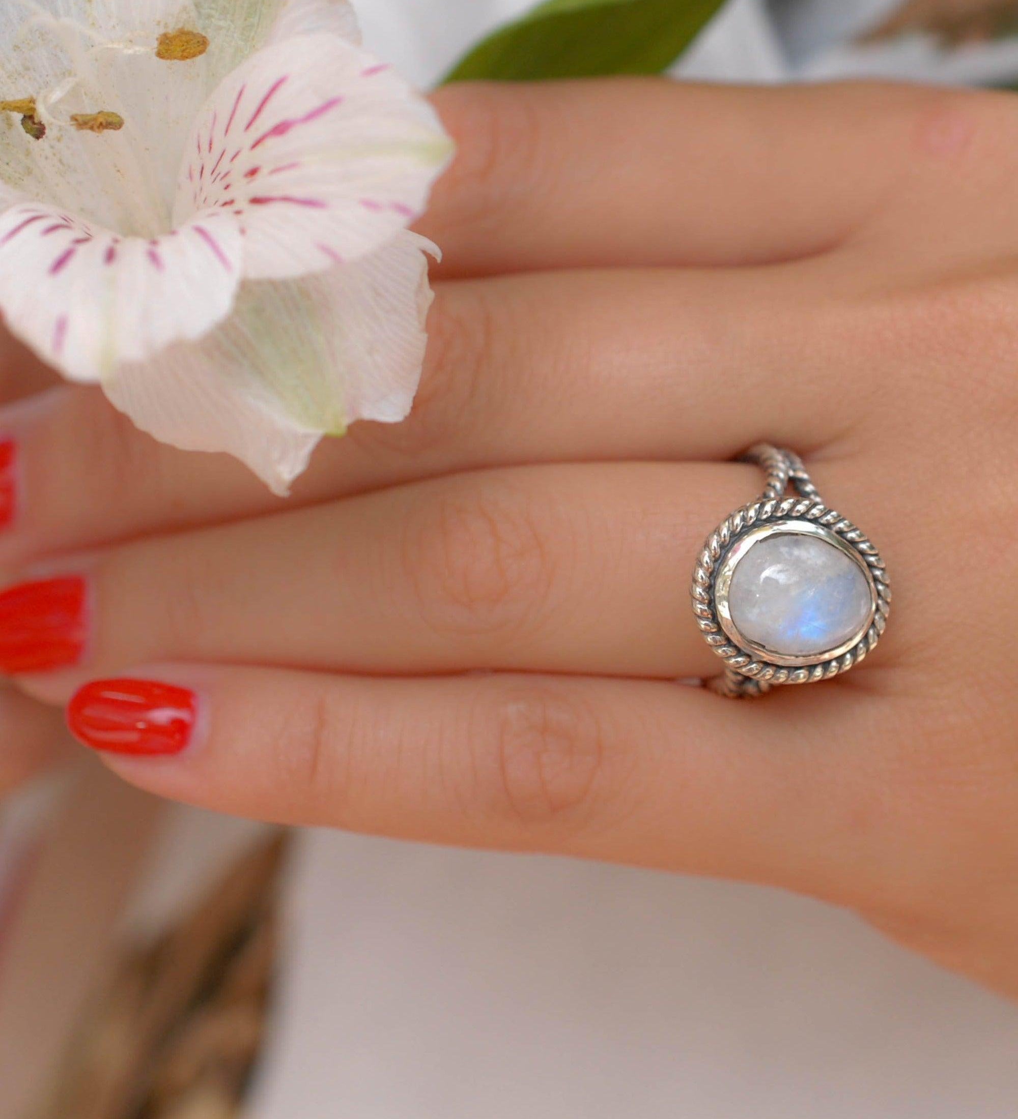 Round Moonstone Ring ~ Sterling Silver 925 ~MR030 - Maresia Jewelry