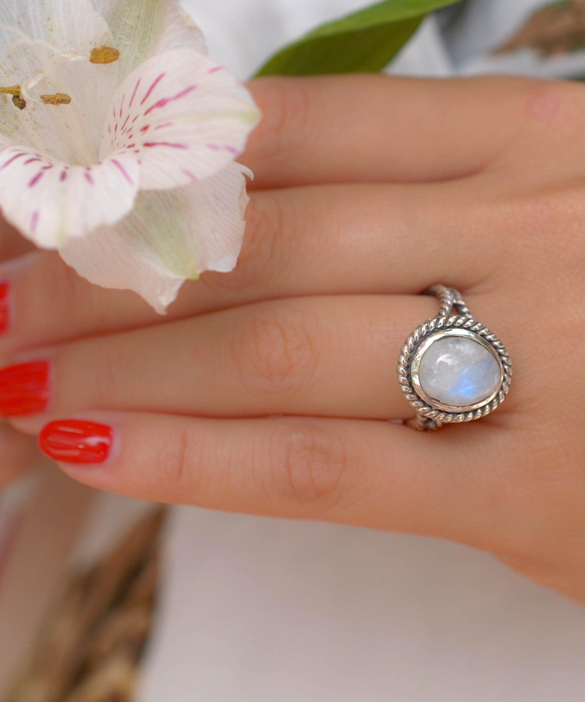 Round Moonstone Ring ~ Sterling Silver 925 ~MR030 - Maresia Jewelry