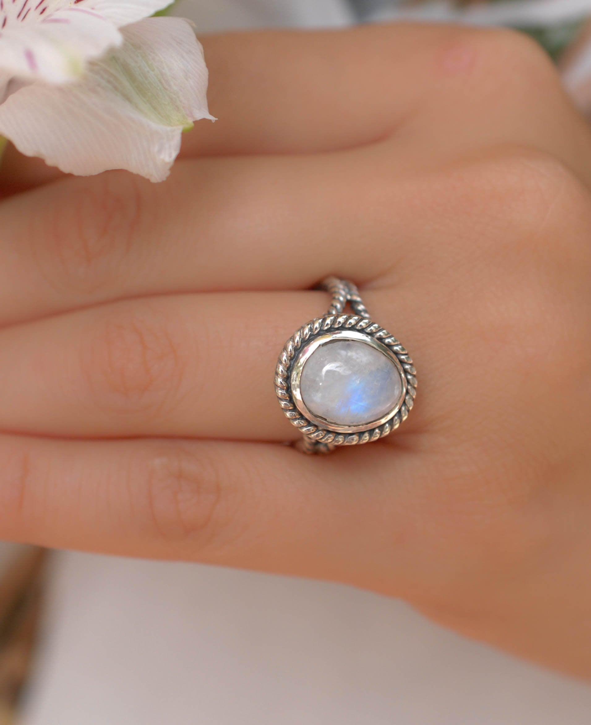 Round Moonstone Ring ~ Sterling Silver 925 ~MR030 - Maresia Jewelry
