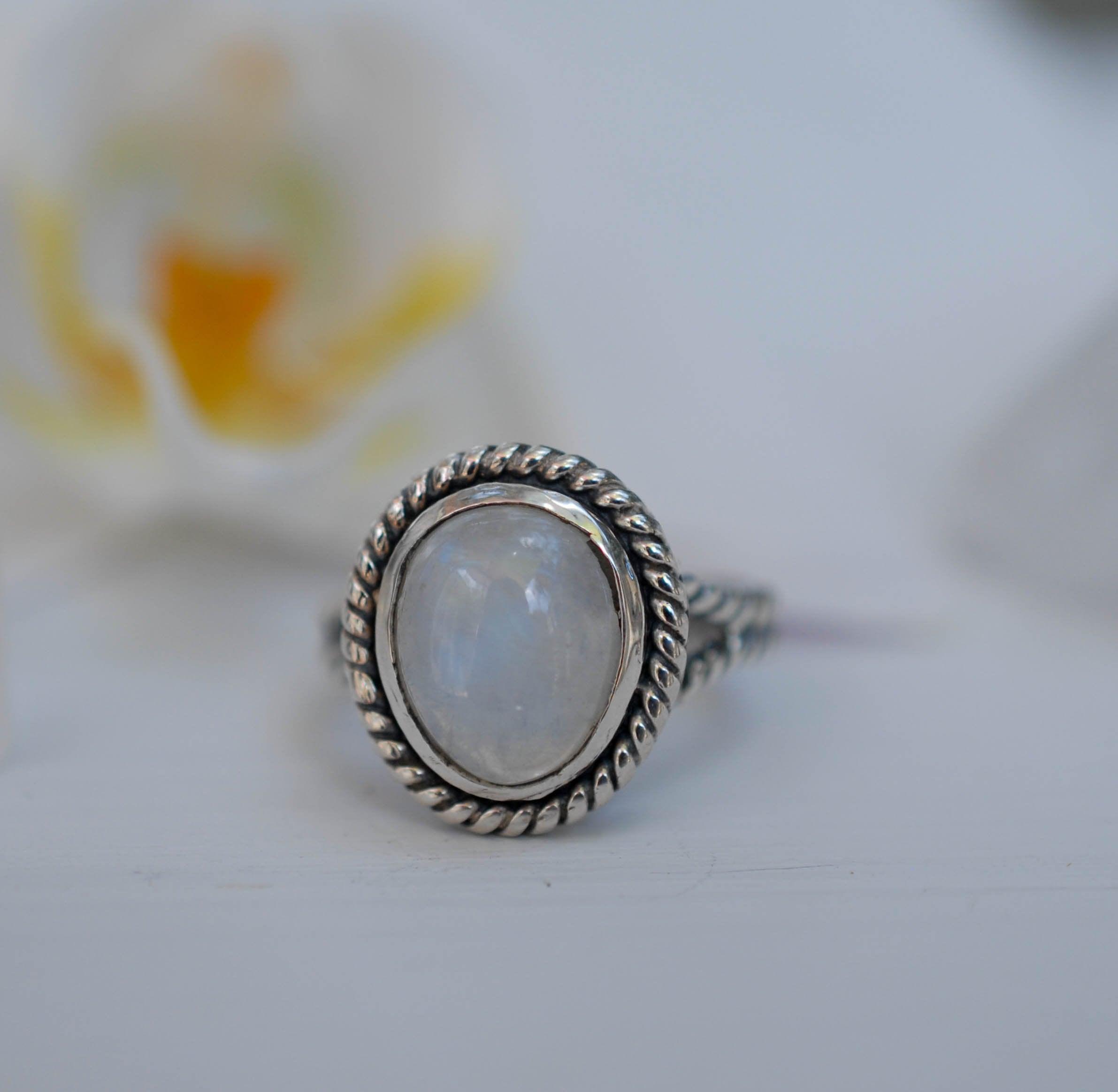 Round Moonstone Ring ~ Sterling Silver 925 ~MR030 - Maresia Jewelry