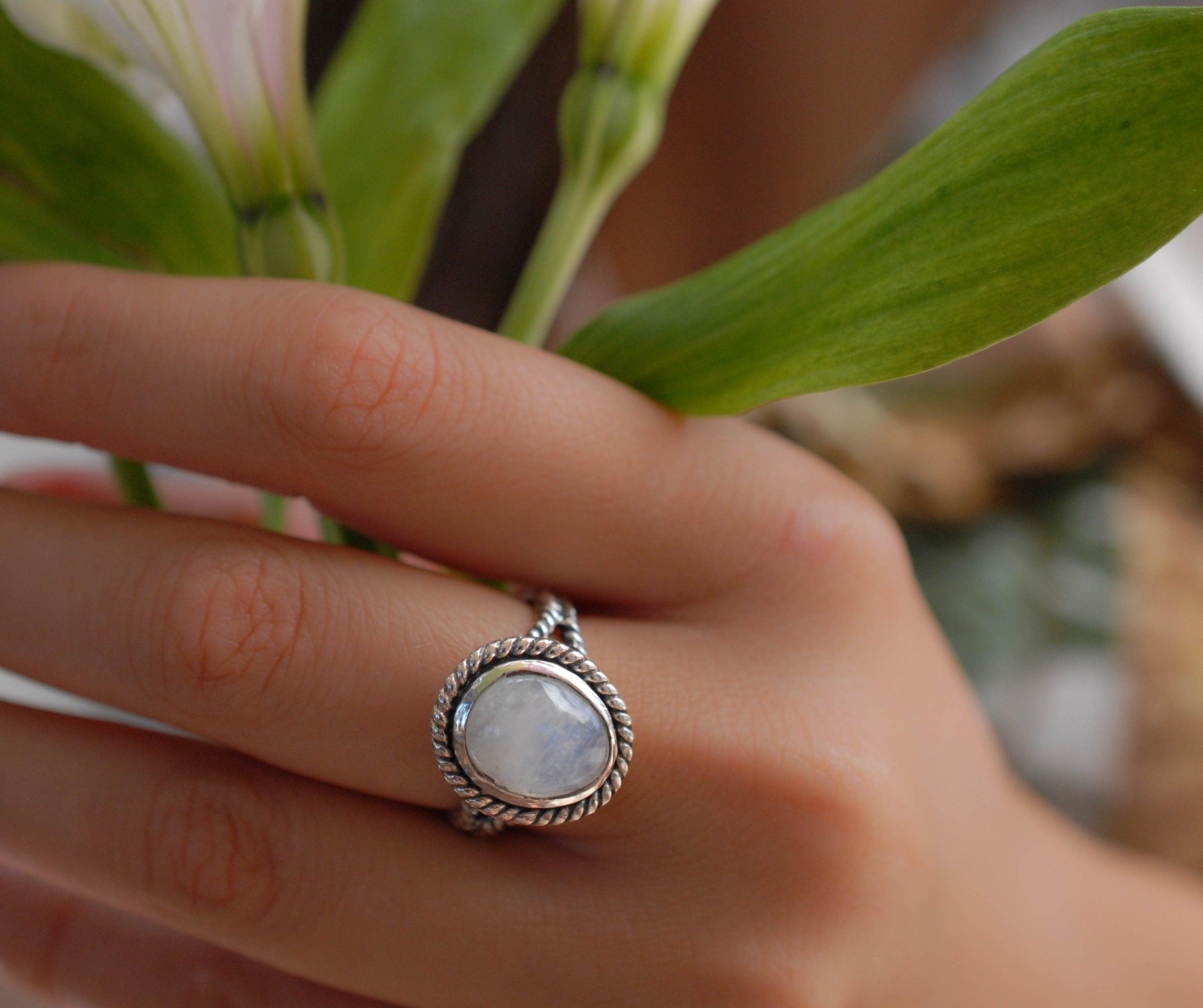 Round Moonstone Ring ~ Sterling Silver 925 ~MR030 - Maresia Jewelry