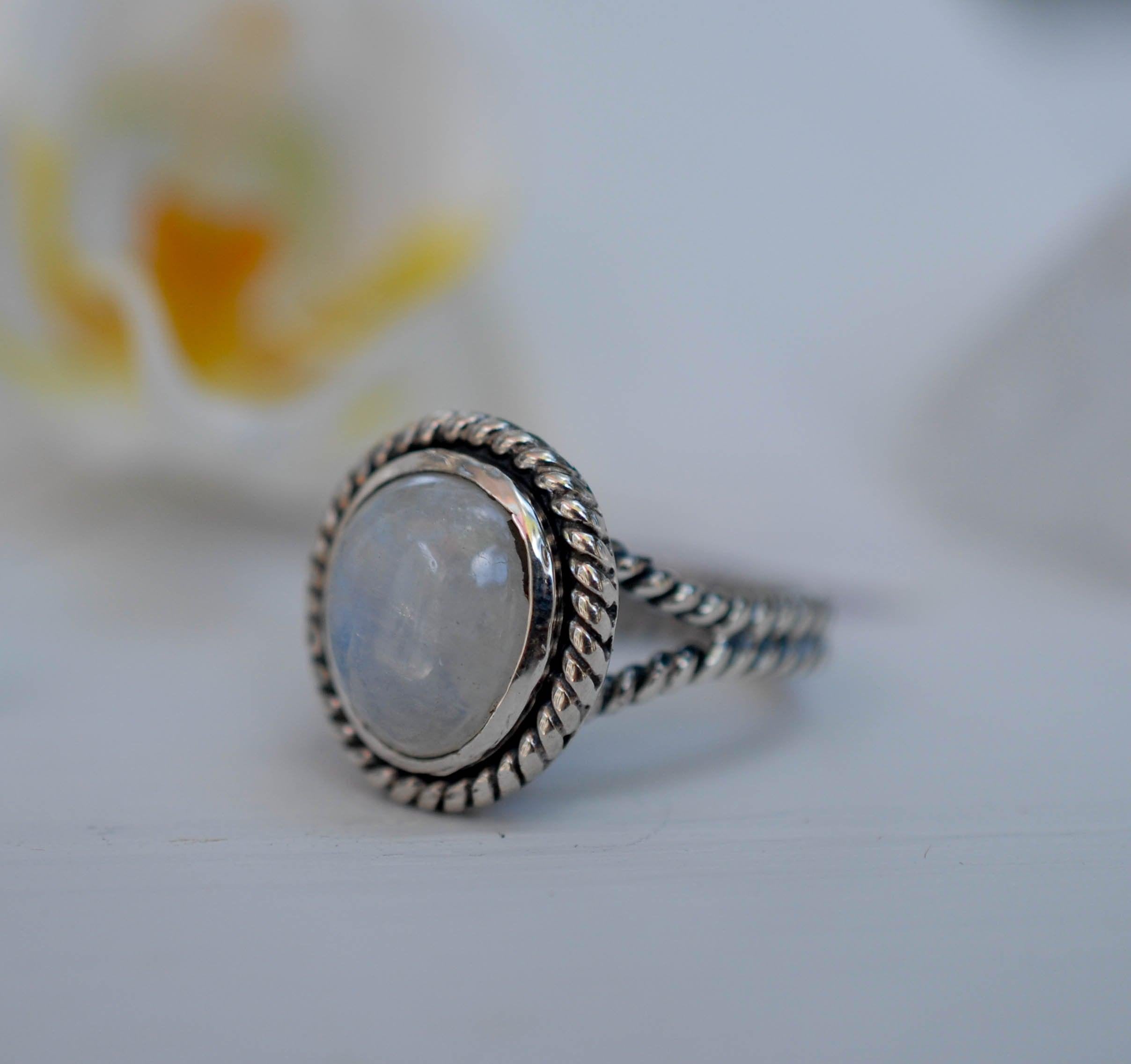 Round Moonstone Ring ~ Sterling Silver 925 ~MR030 - Maresia Jewelry