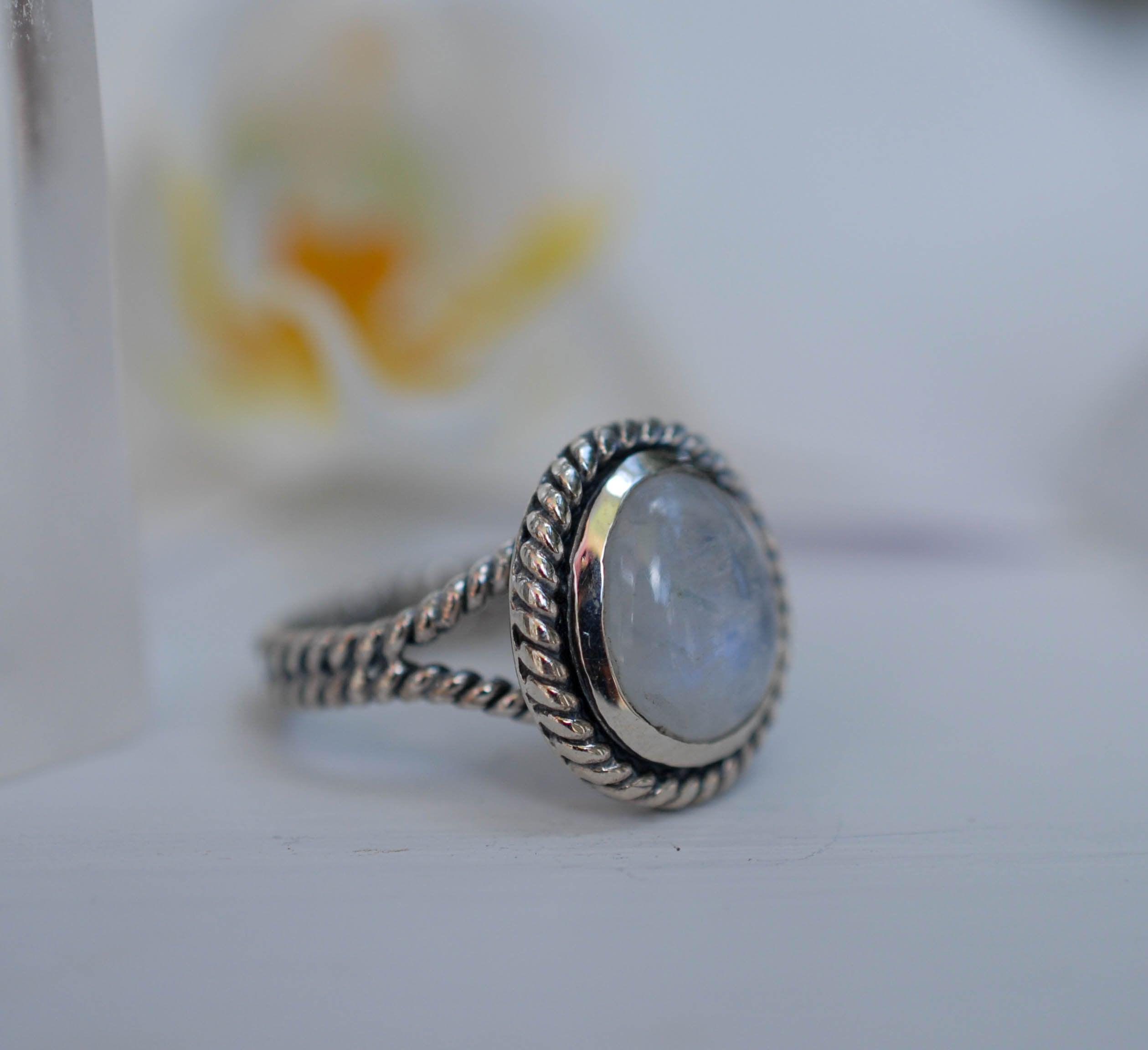 Round Moonstone Ring ~ Sterling Silver 925 ~MR030 - Maresia Jewelry