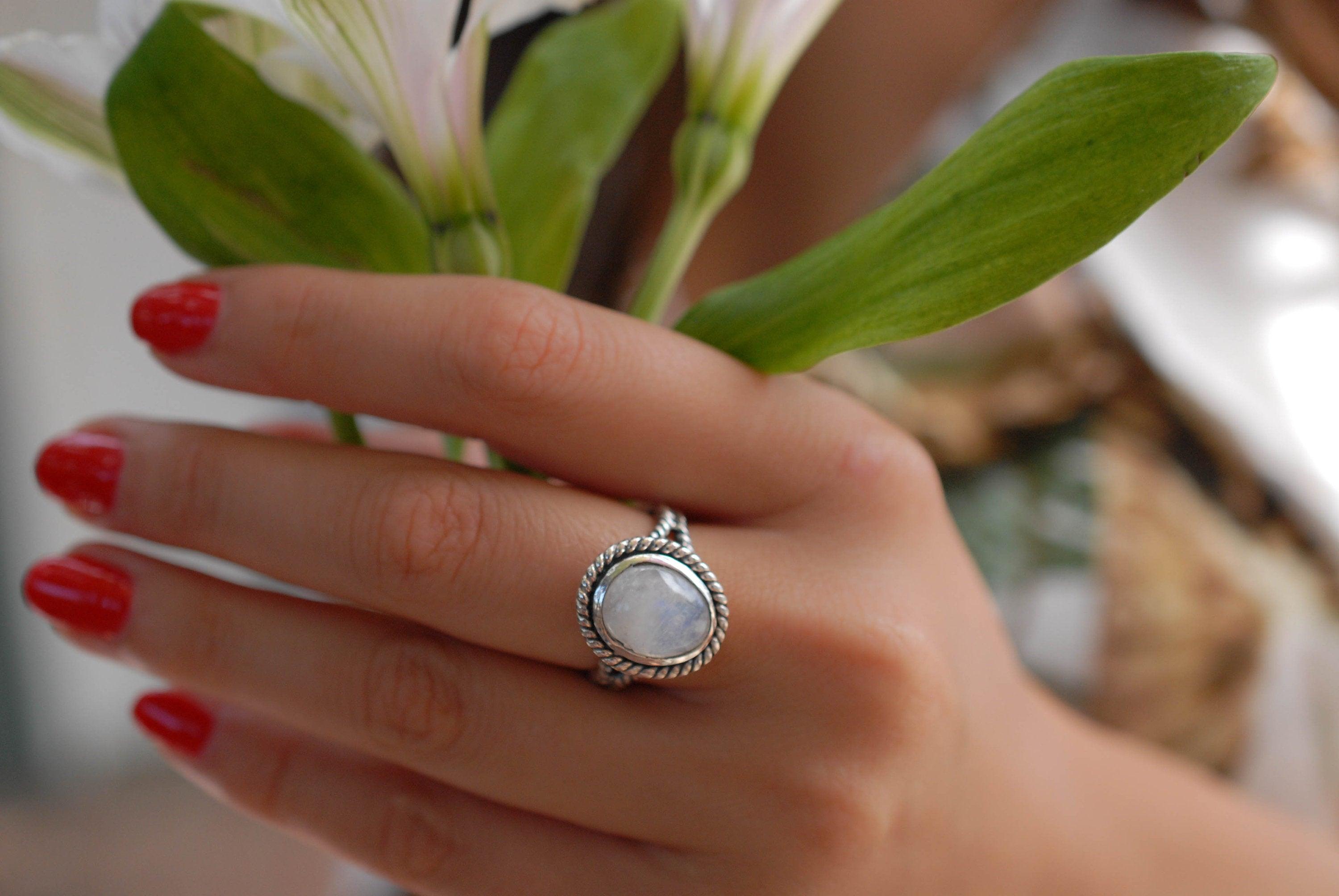 Round Moonstone Ring ~ Sterling Silver 925 ~MR030 - Maresia Jewelry